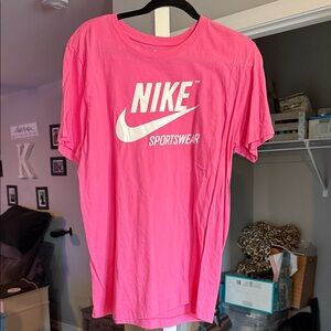 Women’s M Nike Pink Tee